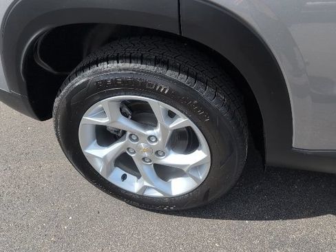Used 2024 Chevrolet Trax LS w/ LS Convenience Package FWD image 13