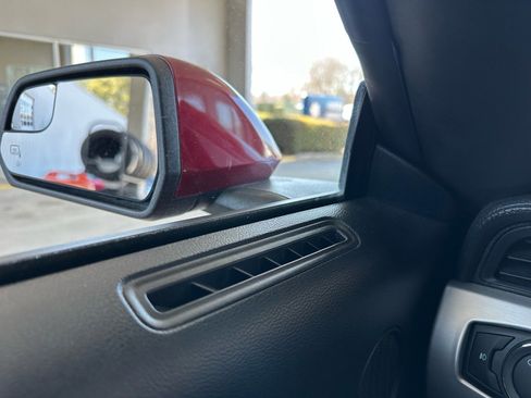 Used 2017 Ford Mustang Premium image 38