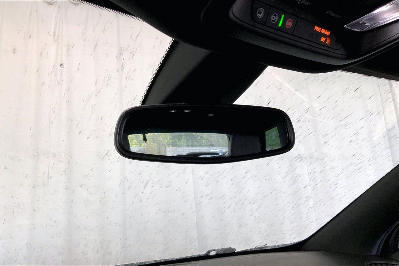 Used 2022 Buick Enclave Essence w/ Sport Touring Edition FWD image 17