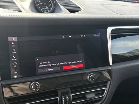 Used 2022 Porsche Macan image 29