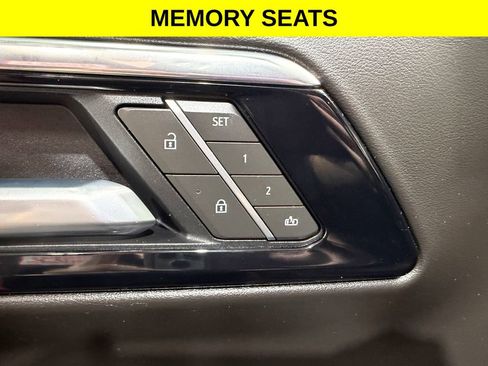 Used 2025 Chevrolet Tahoe LT AWD/4WD image 3