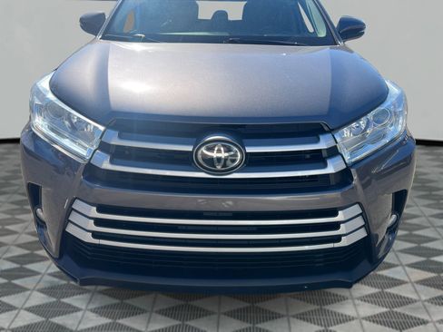 Used 2019 Toyota Highlander XLE image 19