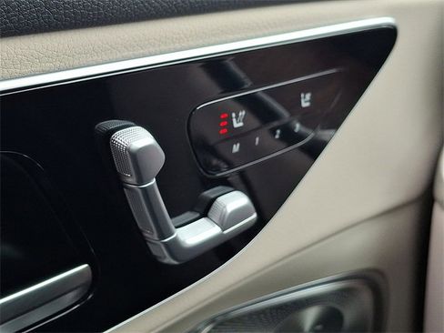 Used 2025 Mercedes-Benz GLC 300 GLC 300 image 24