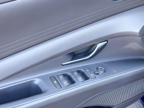 Used 2023 Hyundai Elantra Blue image 23