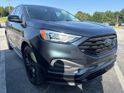 Used 2022 Ford Edge SE w/ Black Appearance Package