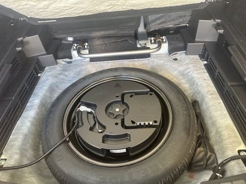 Used 2023 Nissan Rogue SV w/ SV Premium Package image 14