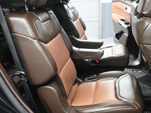 Used 2021 Ford Explorer King Ranch w/ Premium Technology Package image 19