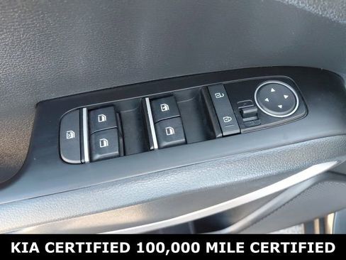 Certified 2025 Kia Soul LX w/ LX Technology Package image 18