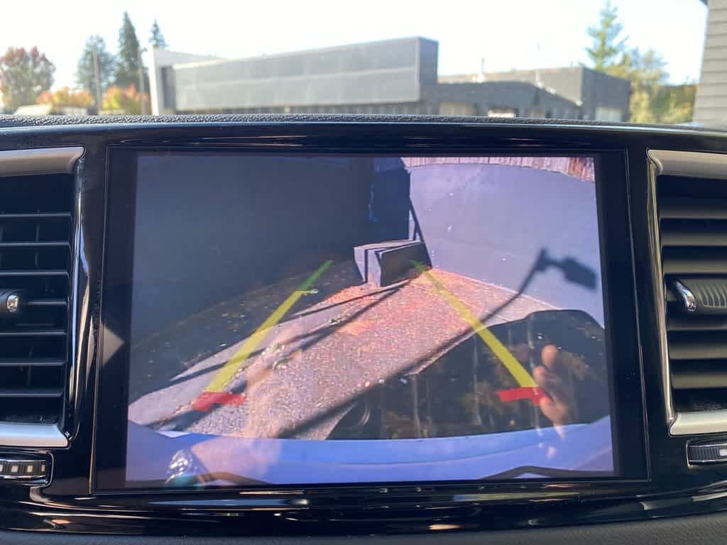 Used 2024 Chrysler Pacifica Touring-L FWD image 24