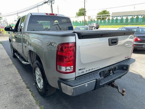 Used 2009 GMC Sierra 1500 SLE w/ Power Pack Plus AWD/4WD image 4