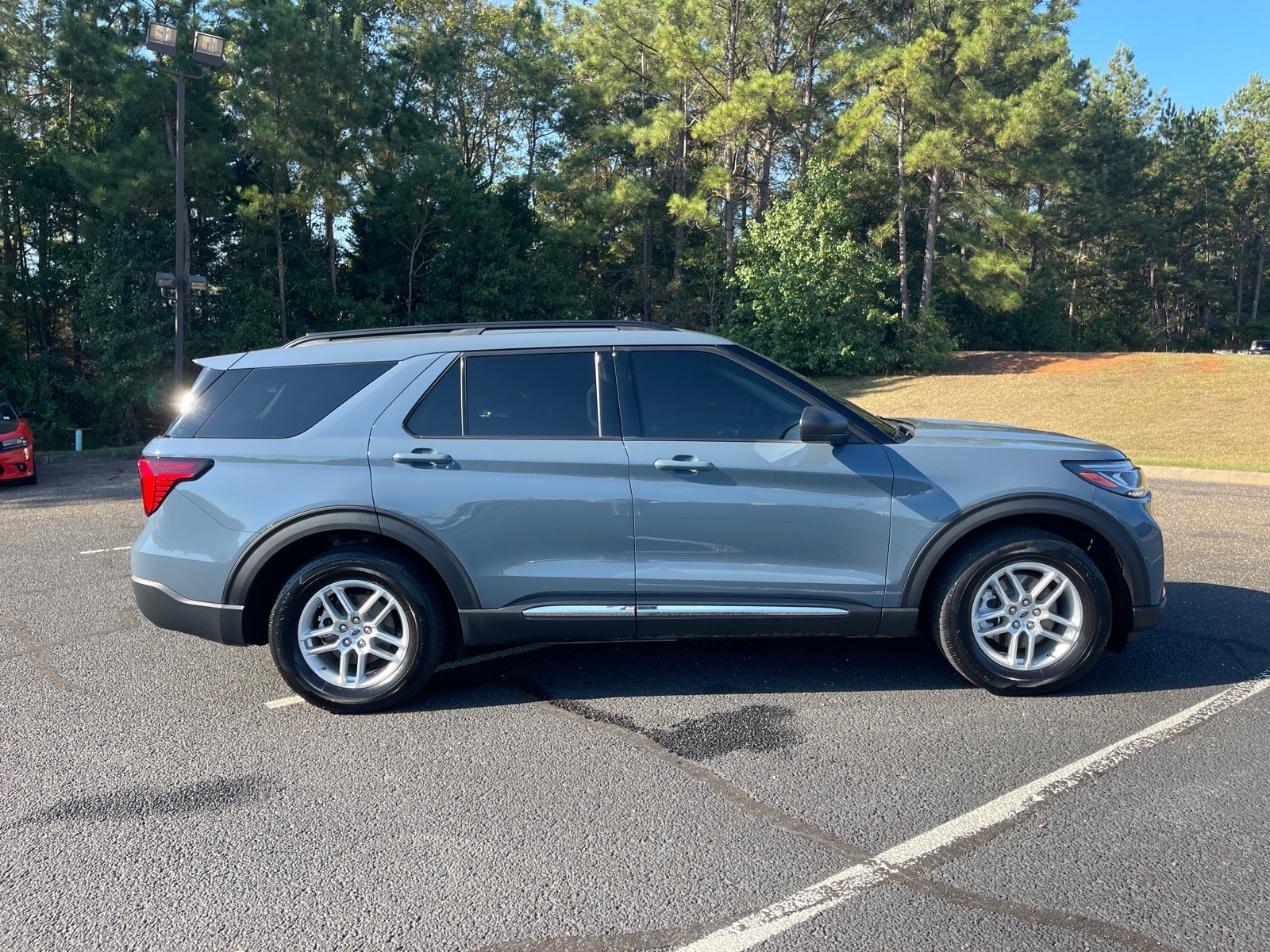 Used 2025 Ford Explorer Active w/ Active Comfort Package RWD image 21