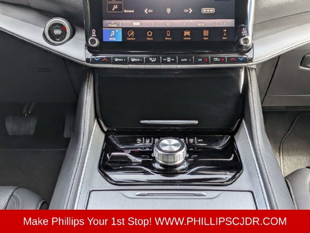 Used 2025 Jeep Wagoneer Series II AWD/4WD image 18