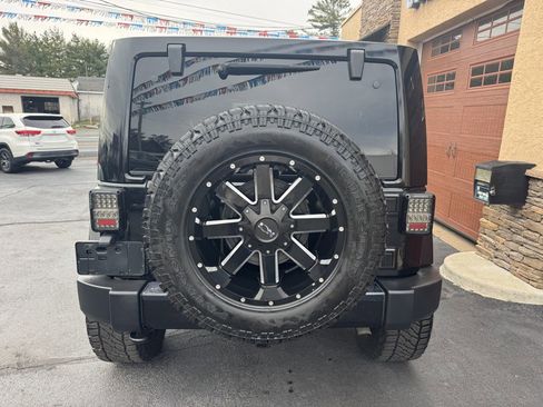 Used 2015 Jeep Wrangler Unlimited Sahara image 14