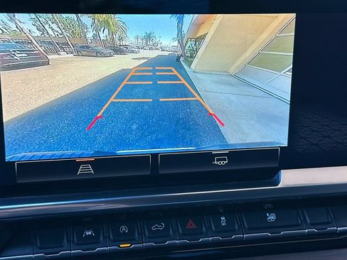 Used 2025 GMC Sierra 1500 SLT RWD image 20