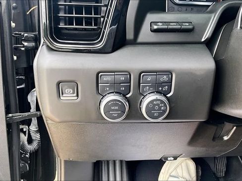 Used 2025 GMC Sierra 2500 AT4X AWD/4WD image 16