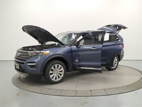 Used 2021 Ford Explorer King Ranch w/ Premium Technology Package image 12
