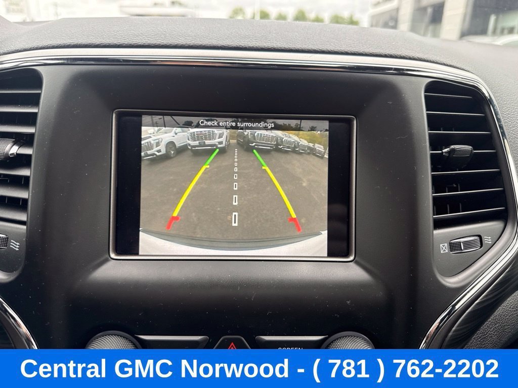 Used 2019 Jeep Grand Cherokee Laredo AWD/4WD image 18