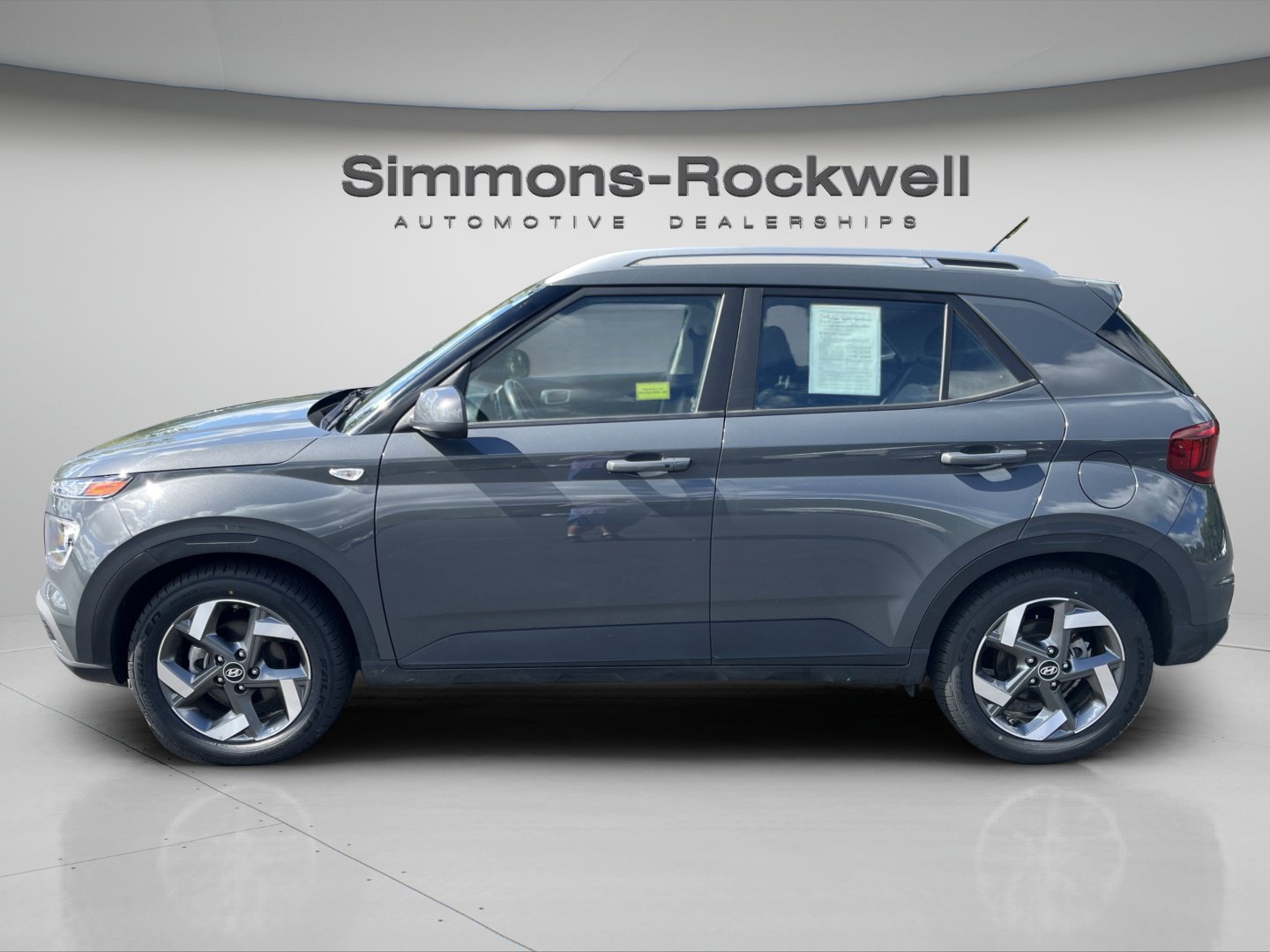 Used 2025 Hyundai Venue SEL FWD image 2