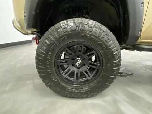 Used 2017 Toyota Tacoma TRD Off-Road w/ Tow Package AWD/4WD image 19