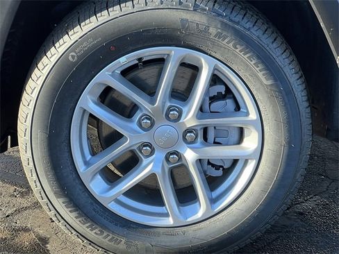 New 2025 Jeep Grand Cherokee L Laredo w/ Luxury Tech Group I image 8