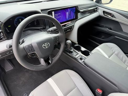 Used 2026 Toyota Camry SE w/ Multimedia Upgrade Package image 9