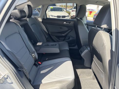Used 2025 Volkswagen Jetta SEL FWD image 32