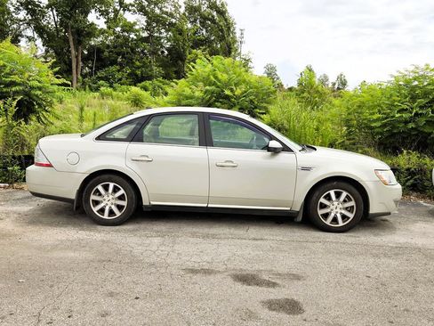 Used 2008 Ford Taurus SEL FWD image 2