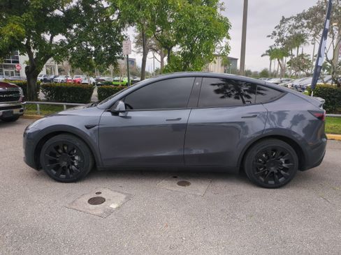 Used 2023 Tesla Model Y Long Range image 8