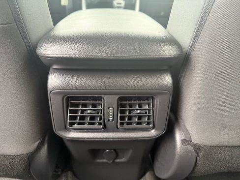 Used 2022 Toyota RAV4 LE image 12