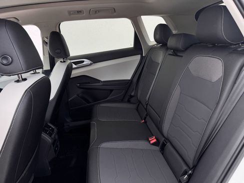 Used 2025 Volkswagen Taos SE image 25