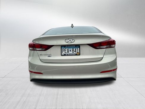 Used 2017 Hyundai Elantra SE w/ Cargo Package FWD image 5