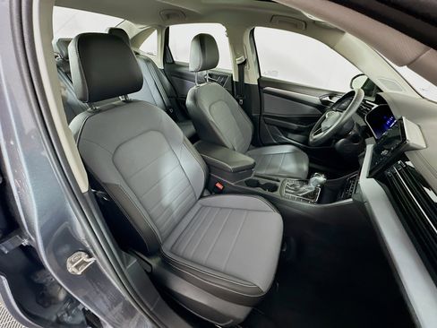 Used 2025 Volkswagen Jetta SE image 30