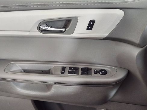 Used 2017 Chevrolet Traverse LS FWD image 15