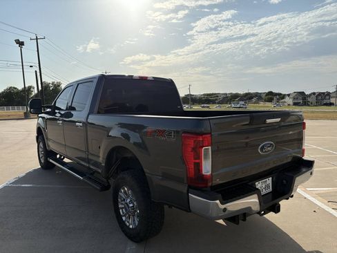 Used 2018 Ford F250 XLT w/ XLT Premium Package AWD/4WD image 3