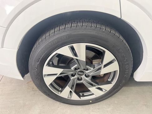 Used 2021 Audi e-tron Premium Plus w/ Premium Plus Package image 26