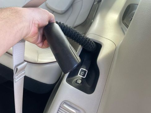 Used 2017 Chrysler Pacifica Limited w/ Advanced Safetytec Group FWD image 11
