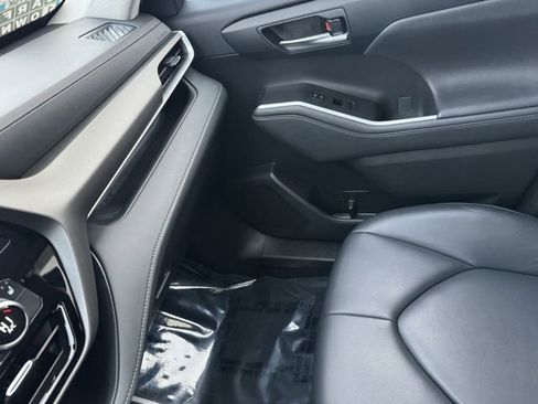 Certified 2023 Toyota Highlander XLE image 25