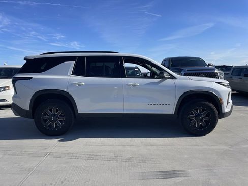 Used 2024 Chevrolet Traverse Z71 w/ Enhanced Driving Package image 3