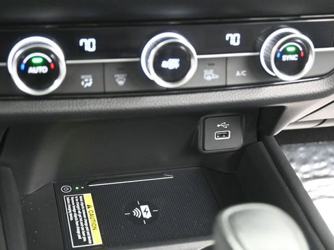 Used 2023 Honda HR-V EX-L image 12