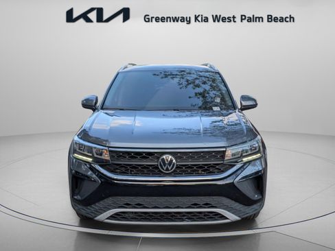 Used 2022 Volkswagen Taos SE image 3