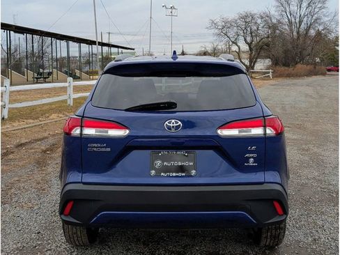 Used 2024 Toyota Corolla Cross LE image 6