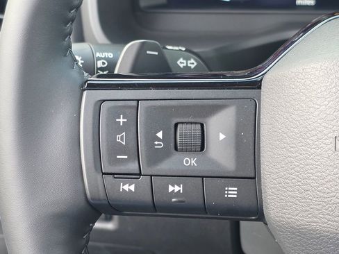 Used 2025 Nissan Rogue SL w/ Tech Package AWD/4WD image 17