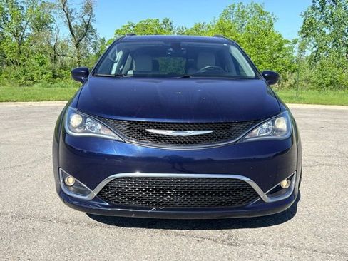 Used 2017 Chrysler Pacifica Touring-L Plus FWD image 8