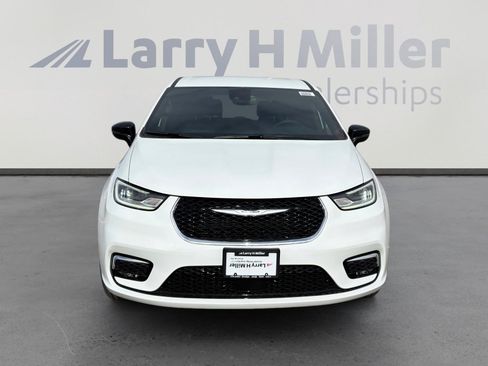 New 2026 Chrysler Pacifica Select image 9