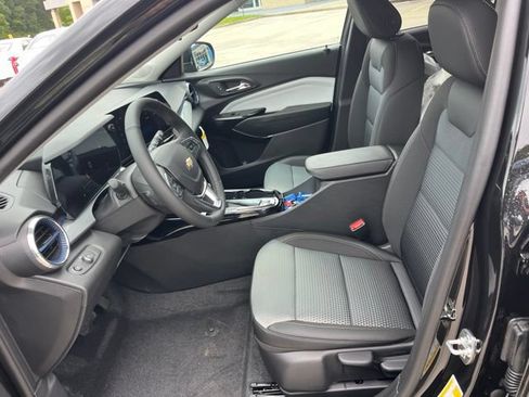 New 2026 Chevrolet Trax LT w/ Driver Confidence Package FWD image 15