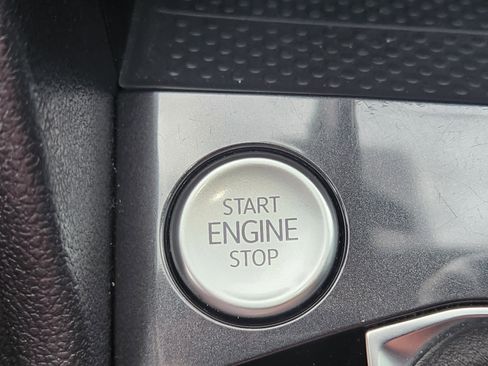 Used 2022 Volkswagen Tiguan SEL R-Line image 36