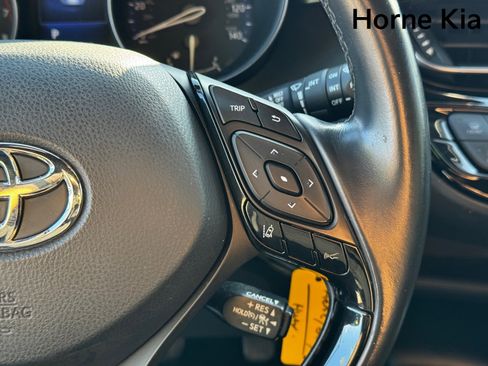 Used 2018 Toyota C-HR XLE image 18