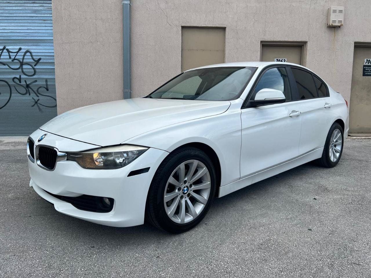 Used 2014 BMW 320i Sedan RWD image 4