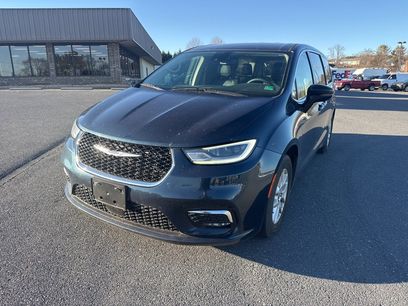 Used 2024 Chrysler Pacifica Touring-L