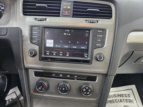 Used 2016 Volkswagen Golf S image 25